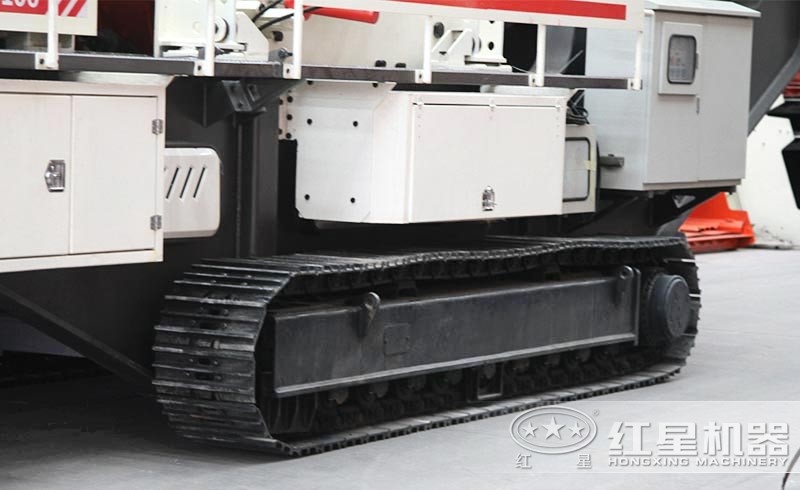 小型履帶石頭破碎機：履帶液壓驅動，砂廠暢通無阻