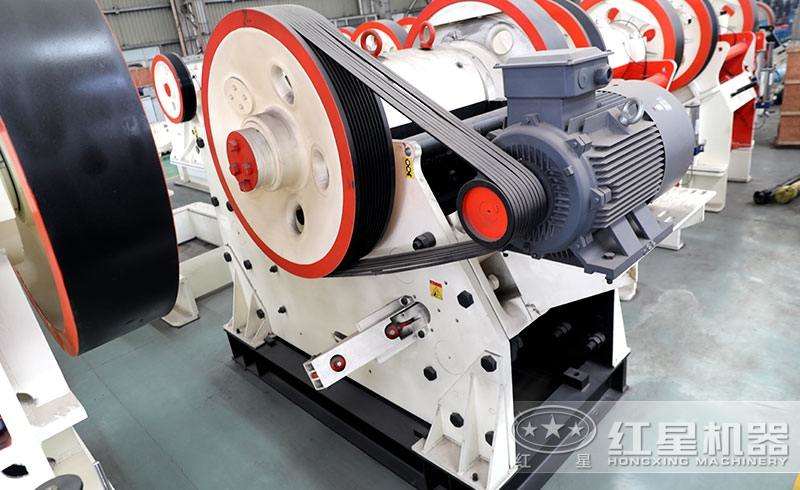 顎式破碎機(jī)，花崗巖粗碎加工處理