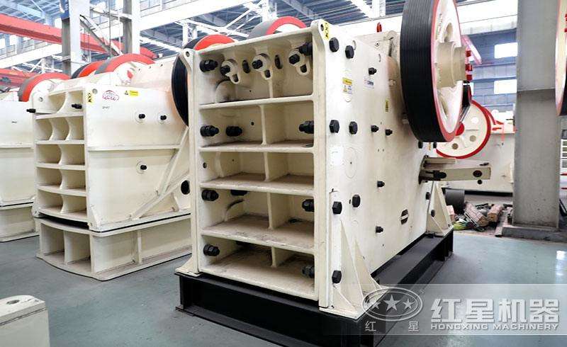 鄂式破碎機，優質鋼板鑄成，使用壽命長 style=width:720px; 