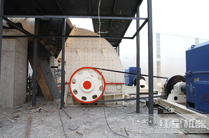 重錘式破碎機作業(yè)現(xiàn)場圖 重錘式破碎機作業(yè)現(xiàn)場圖