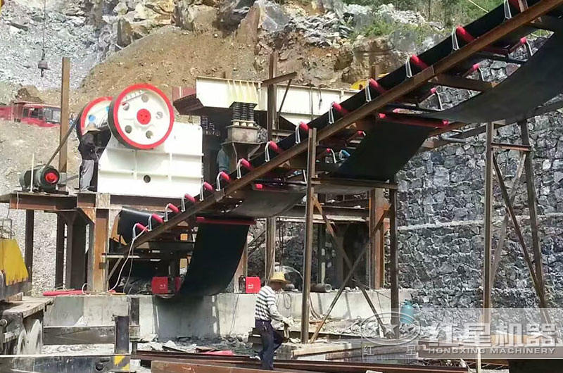 顎式破碎機(jī)作業(yè)現(xiàn)場(chǎng)圖片 顎式破碎機(jī)作業(yè)現(xiàn)場(chǎng)圖片