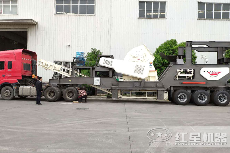移動重錘式破煤機設(shè)備直接開往客戶現(xiàn)場 移動重錘式破煤機設(shè)備直接開往客戶現(xiàn)場