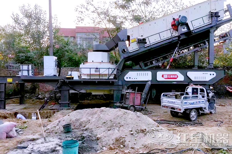 海南客戶時產200噸移動制砂機現(xiàn)場 海南客戶時產200噸移動制砂機現(xiàn)場