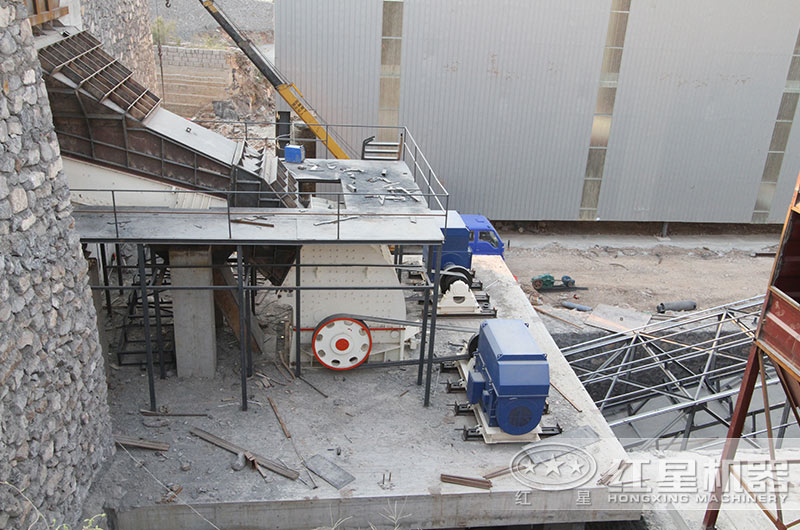 石灰石破碎加工生產(chǎn)客戶現(xiàn)場(chǎng) 石灰石破碎加工生產(chǎn)客戶現(xiàn)場(chǎng)